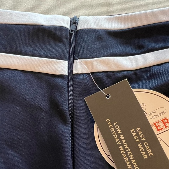 NWT~ Eddie Bauer skort with side zipper. Girls size 14 - Picture 4 of 8